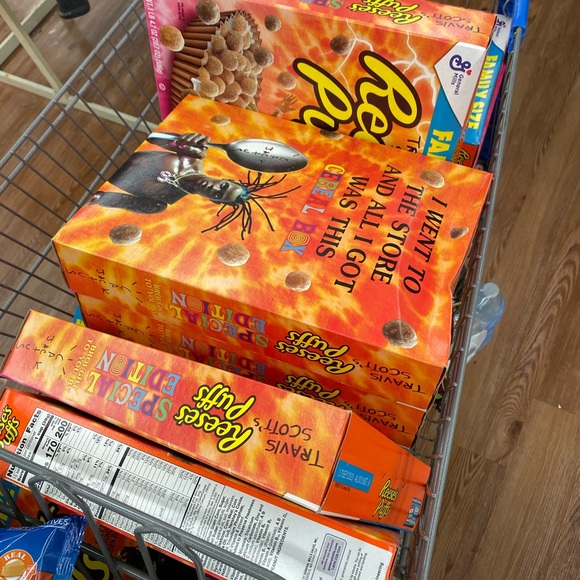 Limited Edition “Family Size” Travis Scott Reese’s - Picture 3 of 3